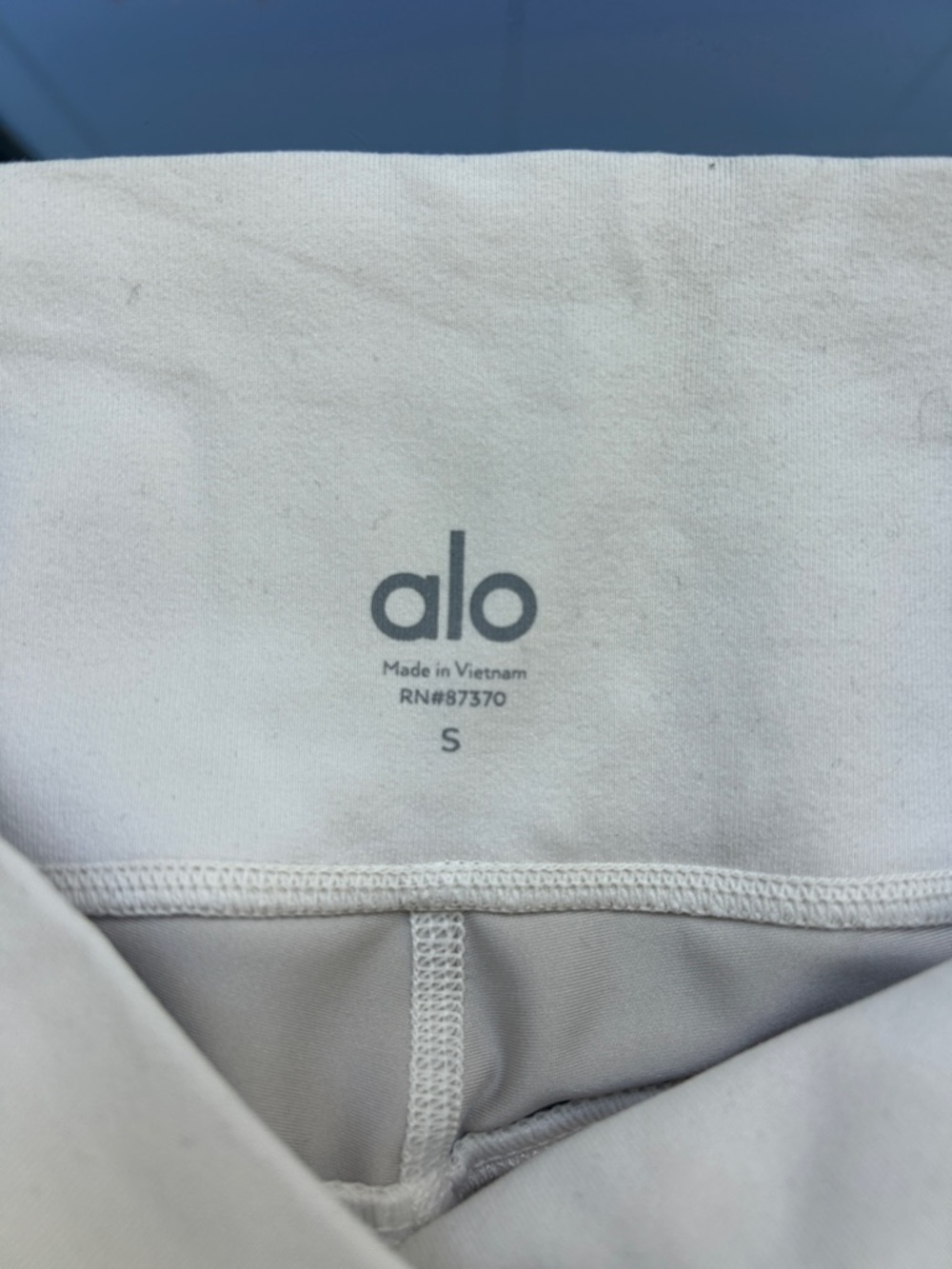 ALO Yoga White High-Rise Leggings with Black 3D Pinstripe Panels S - Picture 2 of 7